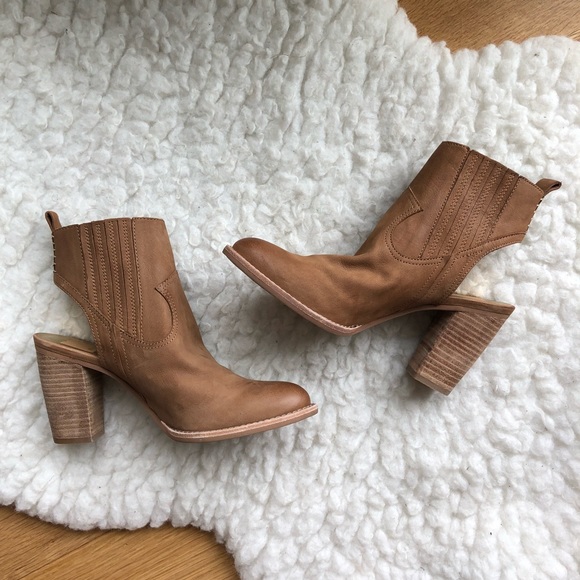 NEW in BOX: Dolce Vita Taupe Cutout Booties - Picture 2 of 7